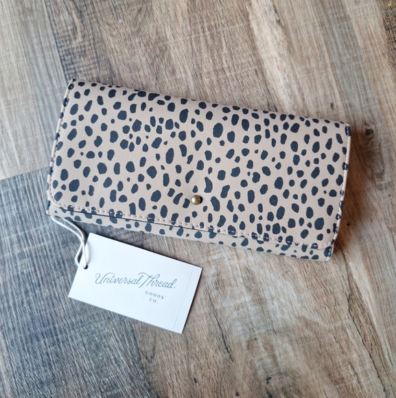 Universal Thread Leopard Print Trifold Wallet - Picture 1 of 7